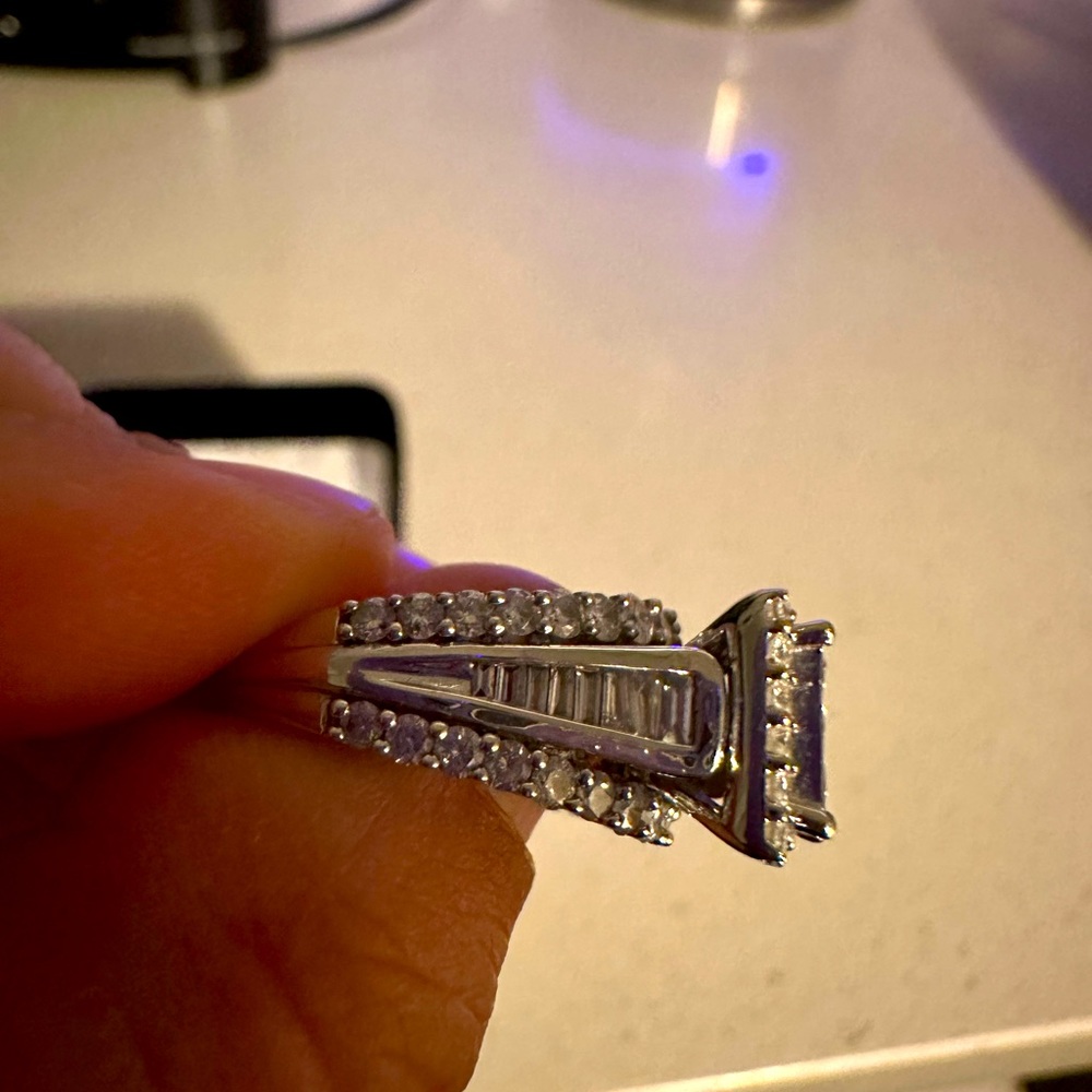 14kt white gold ring